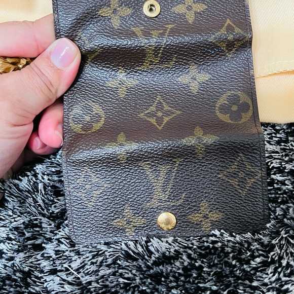 Louis Vuitton 4 key holder - Picture 5 of 7